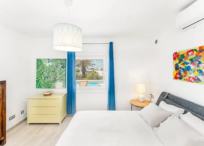 Pon Heated Pool Cozy Villa Playa Blanca (Lanzarote)