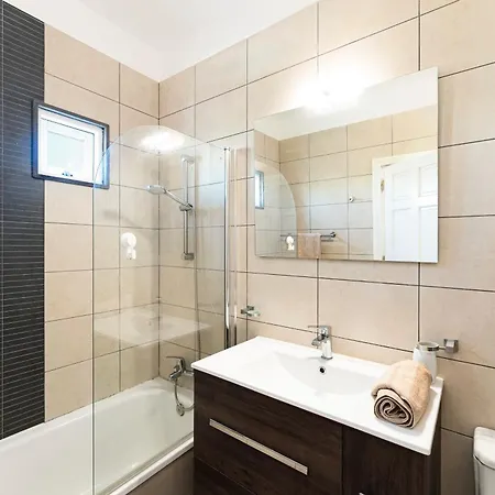 别墅 Pon Heated Pool Cozy *