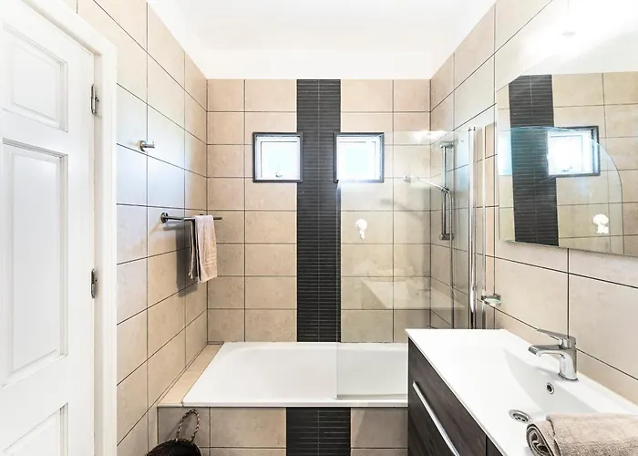 Pon Heated Pool Cozy